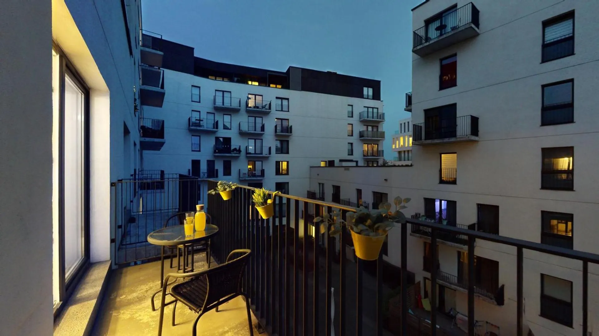 Apartment Kurkowa 14 By The River - 900 Steps To Market Wroclaw